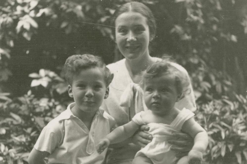 ČEKAMO TAMU, POTPUNO SAM MIRNA: Majka je pre ulaska u GASNU KOMORU čuvaru dala PISMO za sina - sada je objavljeno!