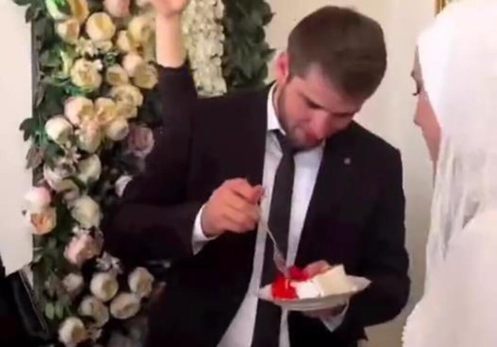 MLADOŽENJA PONIZIO MLADU KAO NIKO NIKAD! Uzeo parče torte, pa UMESTO NJOJ DAO GA... - LJUDI POBESNELI