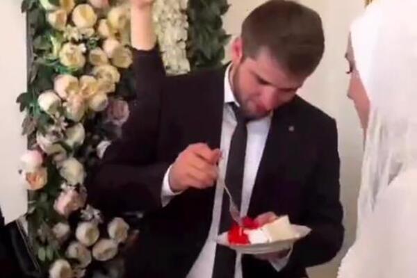 MLADOŽENJA PONIZIO MLADU KAO NIKO NIKAD! Uzeo parče torte, pa UMESTO NJOJ DAO GA... - LJUDI POBESNELI