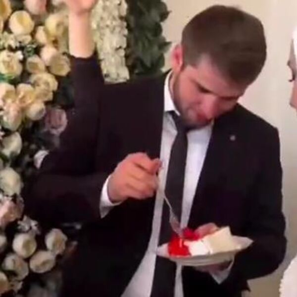 MLADOŽENJA PONIZIO MLADU KAO NIKO NIKAD! Uzeo parče torte, pa UMESTO NJOJ DAO GA... - LJUDI POBESNELI