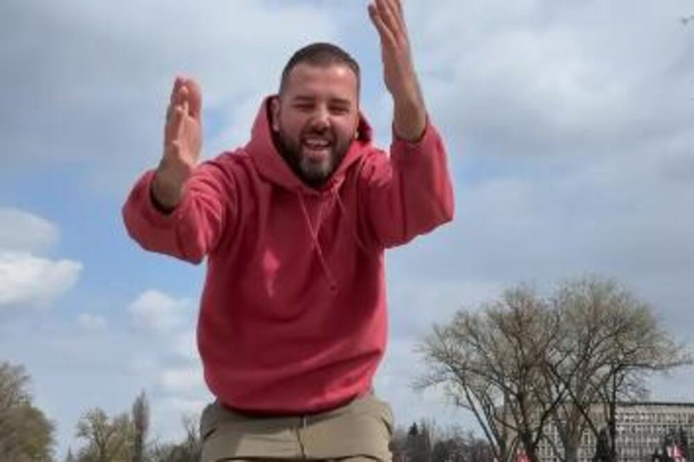 NIJE LAKO BITI ČEDIN SAPUTNIK! USRED PARKA TERAO ACU NA OVO pa uključio KAMERU - NIJE IMAO NI GRAM MILOSTI