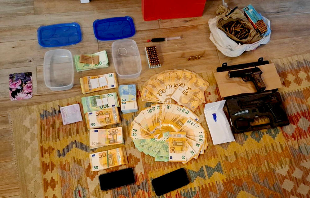 UHAPŠENA ORGANIZOVANA KRIMINALNA GRUPA! Policija upala u stan VOĐE, pogledajte šta su tamo ZATEKLI! (FOTO)