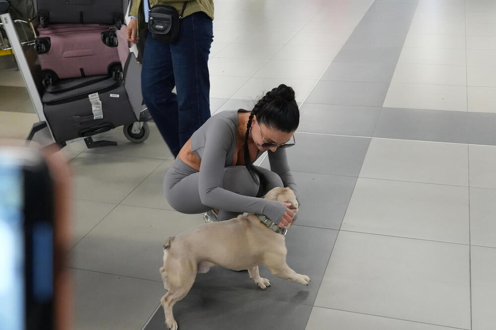 VRELI KADROVI SRPSKE STARLETE SKAMENILI MUŠKI ROD! Stanija provocira pred ulazak u "Elitu 9", GRUDI SAMO ŠTO NE...