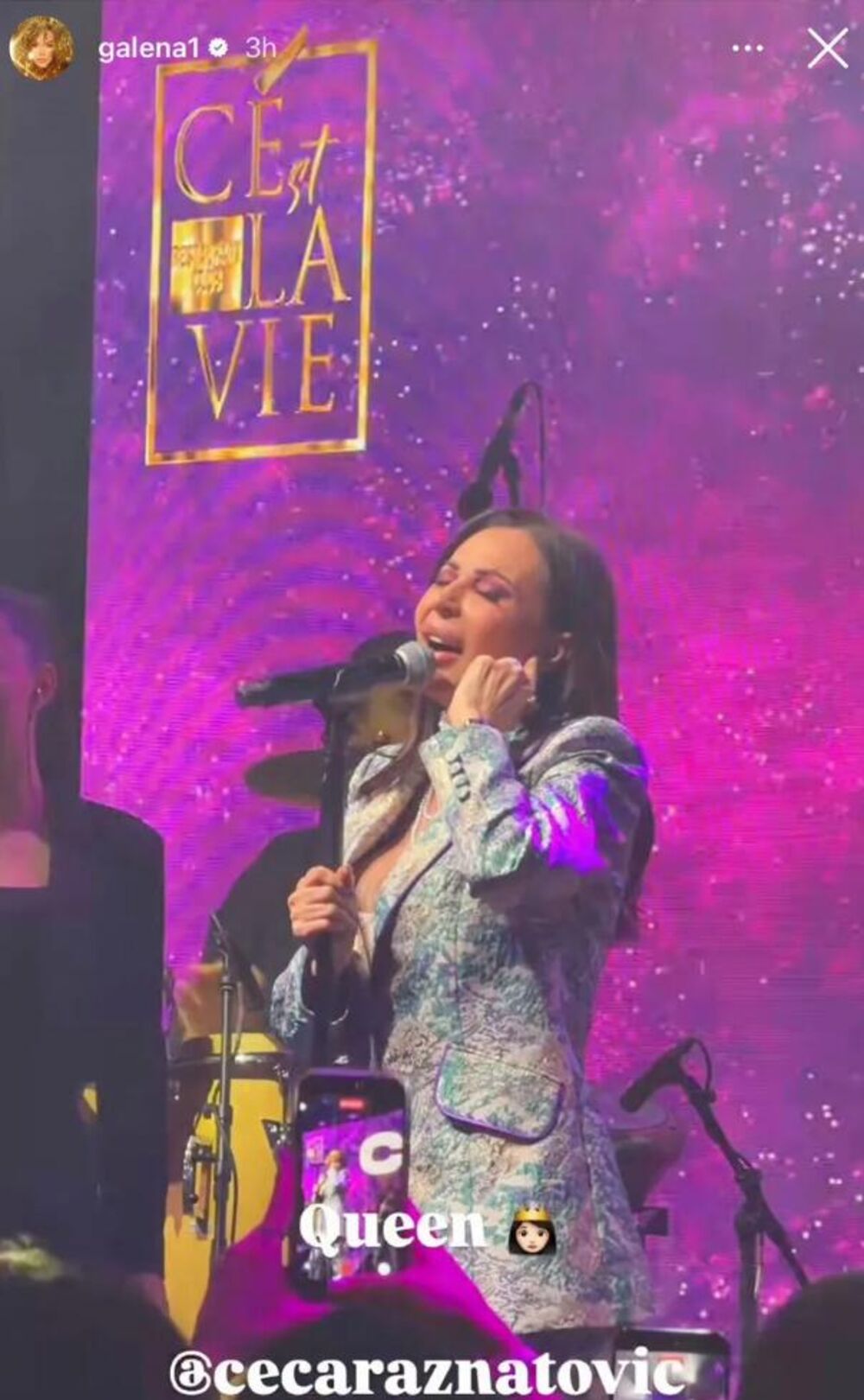 Galena iz prvih redova sluša Cecu