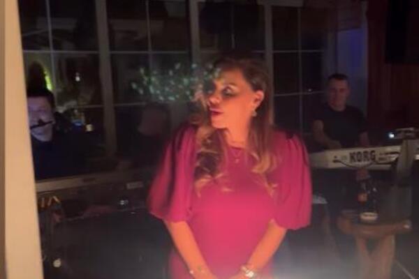 BIVŠA MU SLAVILA ROĐENDAN, A ON BIO GLAVNI GOST! LUKAS OTEO MIKROFON - a tek da vidite KAKVA RIBA SEDI PORED