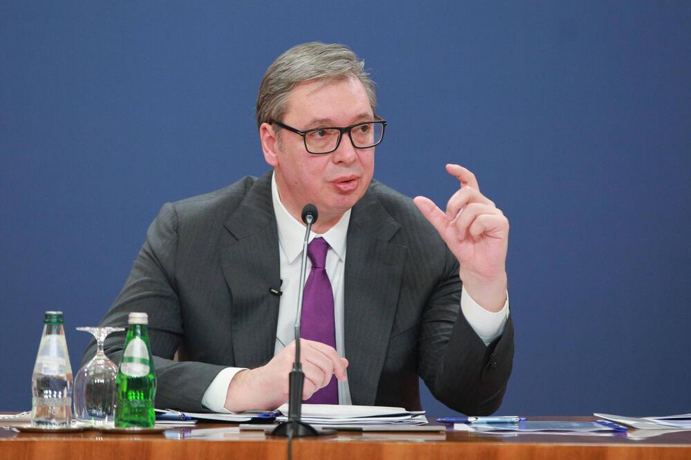 Prosečna plata biće 1700 evra,a penzija 750: Predsednik Srbije najavio promene