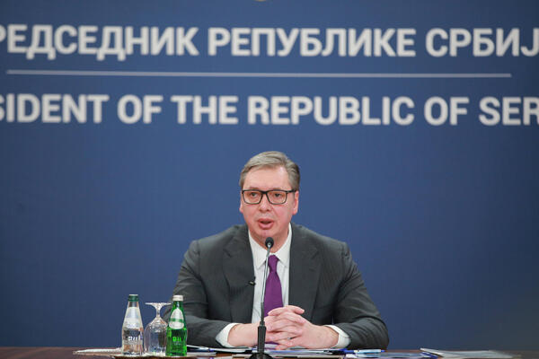 Zašto je predsednik Vučić danas stavio baš ljubičastu kravatu: To nije slučajno, razlog je vrlo zanimljiv!