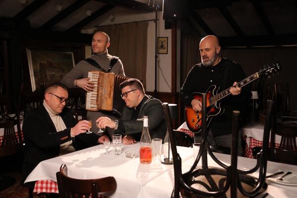 Mladi pevači zajedno sa Sofrom oživeli hit Cuneta i Tozovca