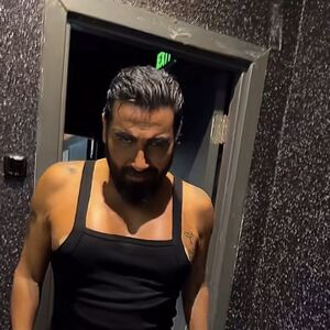 POKAZAO SILIKONE NA CECINOM NASTUPU! Azis šokirao kad je URADIO GRUDI - uporedili smo NEKAD i SAD, REZULTAT JE ŠOK