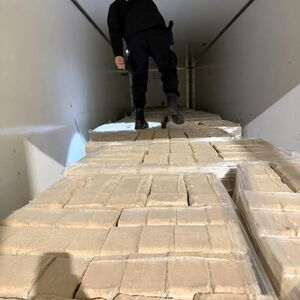 U tovarnom delu kamiona umesto prijavljenih cigareta nađeno BAŠ OVO: Policija odmah reagovala