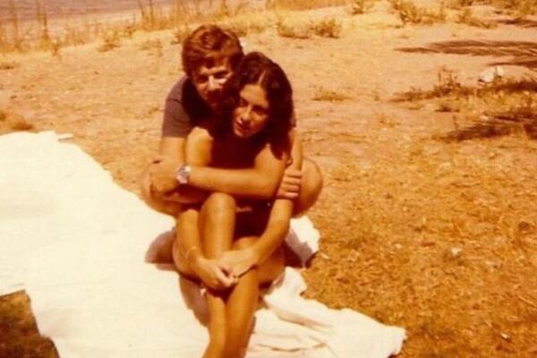 OTAC UPAO U SOBU I ZATEKAO MAJKI I STRICA KAKO SE... Otkrila neobičnu priču svojih roditelja, a onda se desio užas