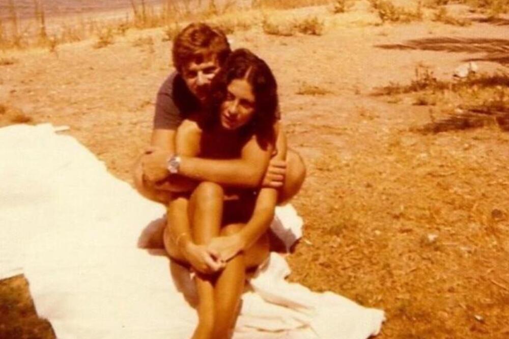 OTAC UPAO U SOBU I ZATEKAO MAJKI I STRICA KAKO SE... Otkrila neobičnu priču svojih roditelja, a onda se desio užas