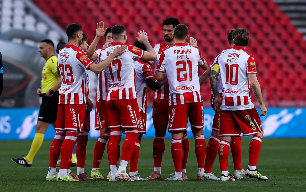 Slavlje fudbalera Crvene zvezde protiv Radničkog iz Niša u sezoni 2025/26 Superlige Srbije