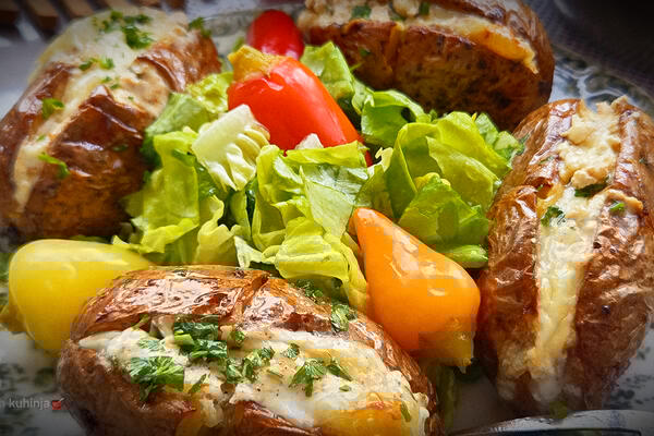 Bakin recept za punjeni krompir u kaputu kom nećete moći da odolite: Domaćice, vadite papir i olovku!