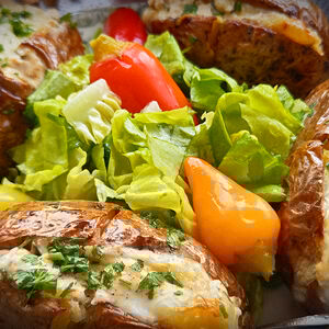 Bakin recept za punjeni krompir u kaputu kom nećete moći da odolite: Domaćice, vadite papir i olovku!