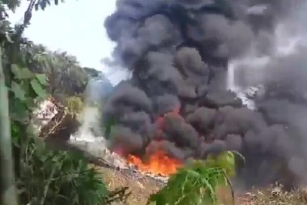 PAKAO NA NEBU! Avion sa 110 ljudi pao u Kolumbiji &ndash; scena kao iz horora, plamen guta sve!