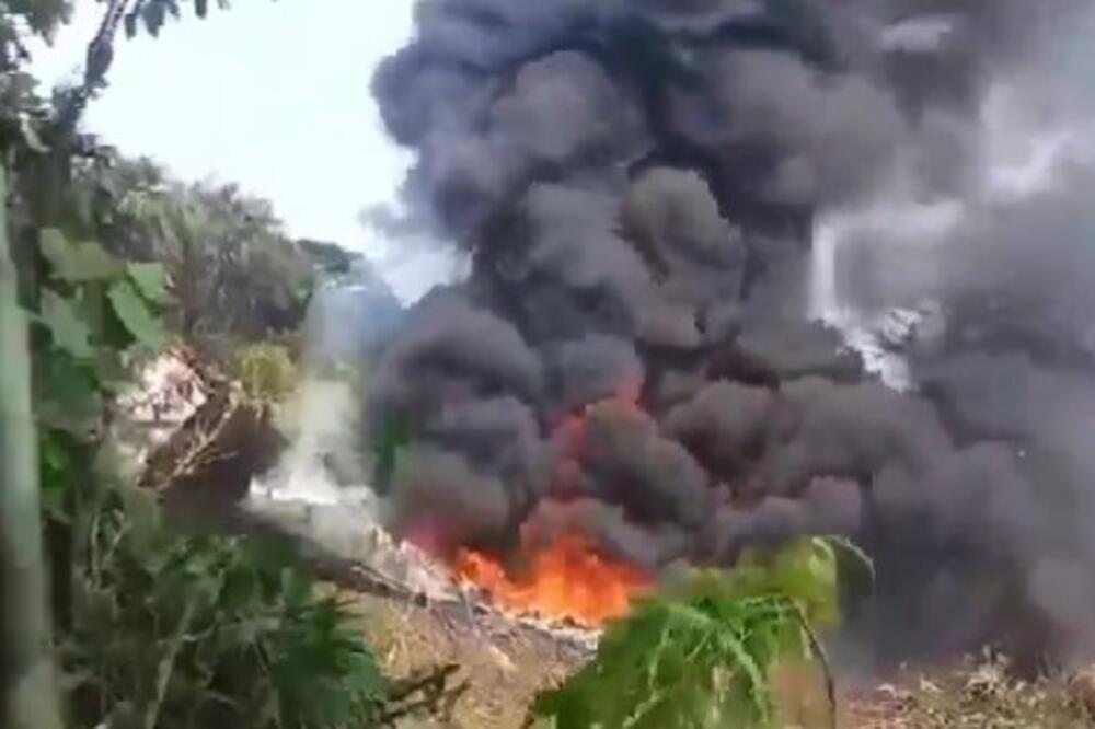 PAKAO NA NEBU! Avion sa 110 ljudi pao u Kolumbiji &ndash; scena kao iz horora, plamen guta sve!