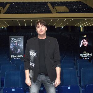 POVRATAK LEGENDE! Njegov prvi nastup bio je u Beogradu 1986. &ndash; sada ponovo osvaja SRPSKU PUBLIKU!