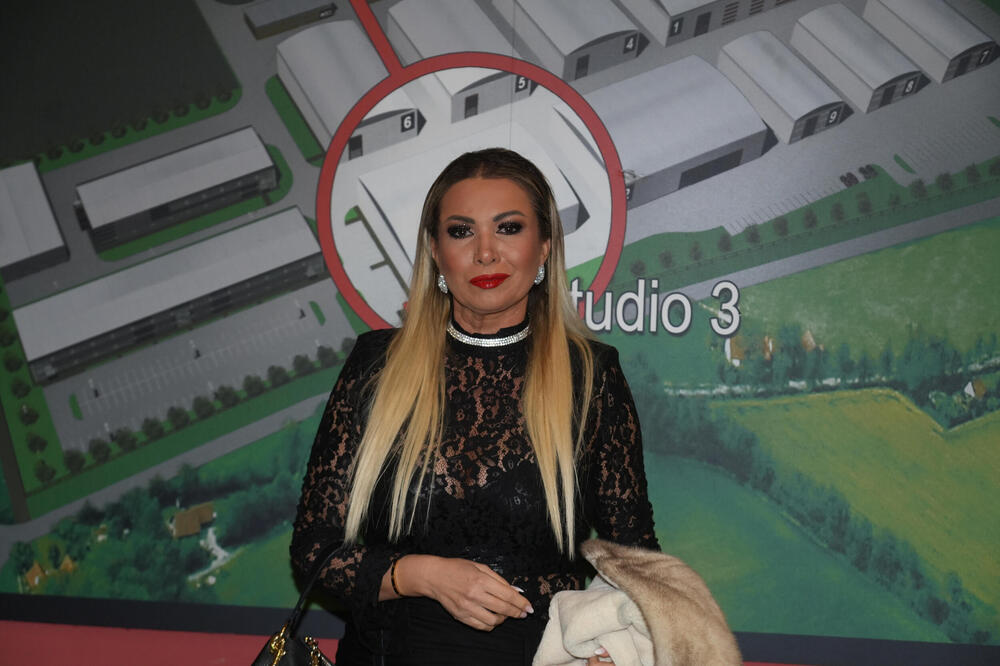 "MAMA, JE LI TAČNO DA ĆEŠ UMRETI?" Sinu nije bilo lako da majku gleda u ovom stanju! "LEŽIŠ I ČEKAŠ DA SE..."