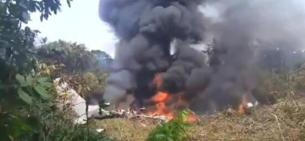 Horor u Kolumbiji: Najmanje 66 poginulih u padu vojnog aviona u Amazonu! (VIDEO)