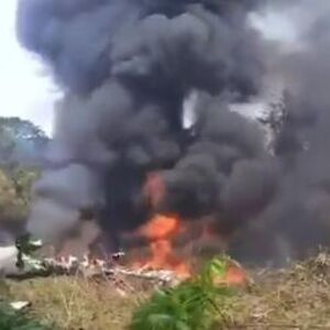 Horor u Kolumbiji: Najmanje 66 poginulih u padu vojnog aviona u Amazonu! (VIDEO)