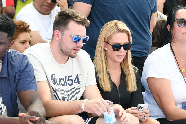 PREVARILA GA, PA MU OPET ZABILA NOVI NOŽ U LEĐA! O potezu bivše verenice Luke Dončića priča ceo svet