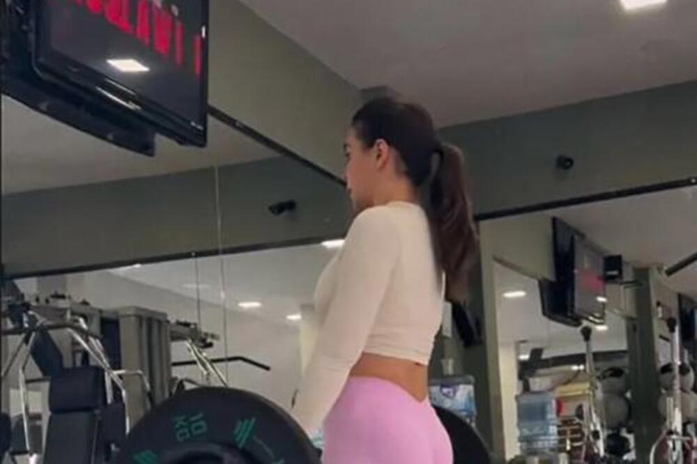 ZNATE LI ČIJA JE OVO ŽENA? Može da se pohvali jednom od NAJZGODNIJIH ZADNJICA - poze iz teretane su BRUKA