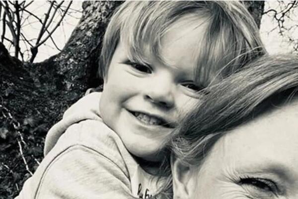 MALIŠAN (2) SE RADOVAO ŠTO ĆE VIDETI MAMINU PRIJATELJICU, A ONA GA PREGAZILA AUTOM: Detalji jezive nesreće!