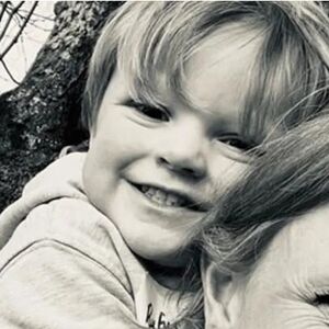 MAMINA PRIJATELJICA VOZILA AUTO U RIKVERC PA PREGAZILA DETE (2): Mališan se radovao što je vidi, a ona ga zgazila