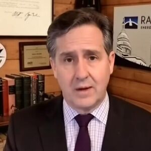 "DOŽIVLJAVAMO NAJVEĆU ENERGETSKU KRIZU U ISTORIJI" Mekneli upozorava na NAJGORI SCENARIO, cene goriva su samo...