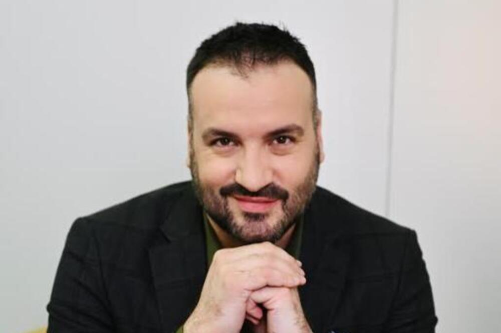 NOVINAR KOME ESTRADA PRIZNAJE ONO ŠTO BI SE DRUGIMA PREĆUTALO: Srđan Zele Zelembaba je novo lice Kurir televizije