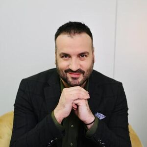 NOVINAR KOME ESTRADA PRIZNAJE ONO ŠTO BI SE DRUGIMA PREĆUTALO: Srđan Zele Zelembaba je novo lice Kurir televizije