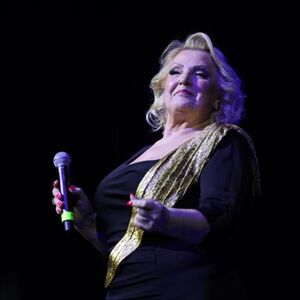 ESTRADA NA NOGAMA: Koncert Snežane Đurišić pretvoren u pravi spektakl - poznati Srbi u PRVIM REDOVIMA!