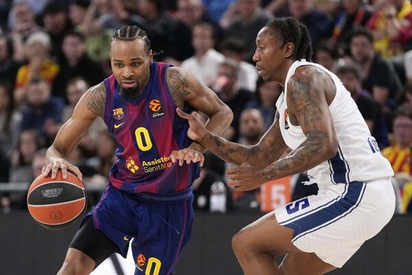 Barselona pobedila Efes i pred međusobni susret preskočila Crvenu zvezdu (Foto)