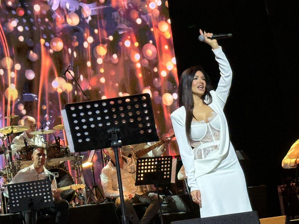 Tanja Savić zablistala na koncertu Snežane Đurišić, legenda pohvalila koleginicu: Njen pečat je kvalitet u pevanju