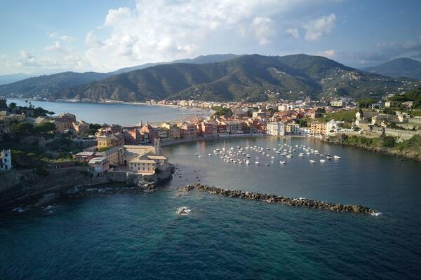 SVI MASOVNO HRLE U EVROPSKI GRAD KOJI SE NALAZI IZMEĐU 2 PRELEPA MORA: Niko neće na KIPAR i u Grčku, ovo je RAJ!