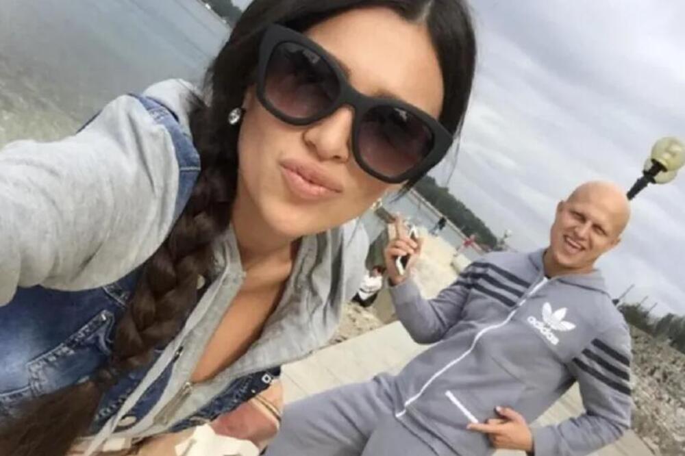 "NEMA NI KOSU A NI OBRVE ZBOG..": Žestoke prozivke na račun STANIJINOG BRATA - ljudi ostali ZGROŽENI šta je IZREKAO