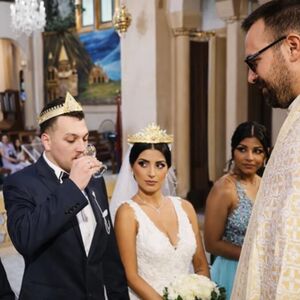 MLADOŽENJA USRED VENČANJA NAPRAVIO NEPRIJATNU SCENU! Sveštenik čim je video odmah morao da reaguje i otme mu...