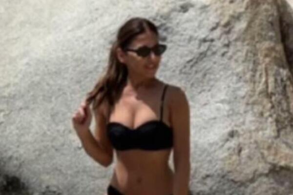 KAKO OVA ŽENA NEMA NI TRUNKE CELULITA? Voditeljka Pinka pozirala gola, a od NESAVRŠENOSTI ni traga! Trljaćete oči