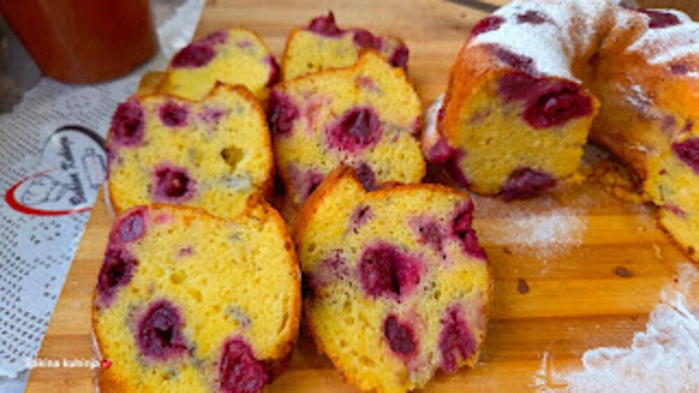 NAJSOČNIJI KUGLOF SA VIŠNJAMA: Mekan kao duša, a pravi se na čaše, baka otkrila tajnu zlata vrednu