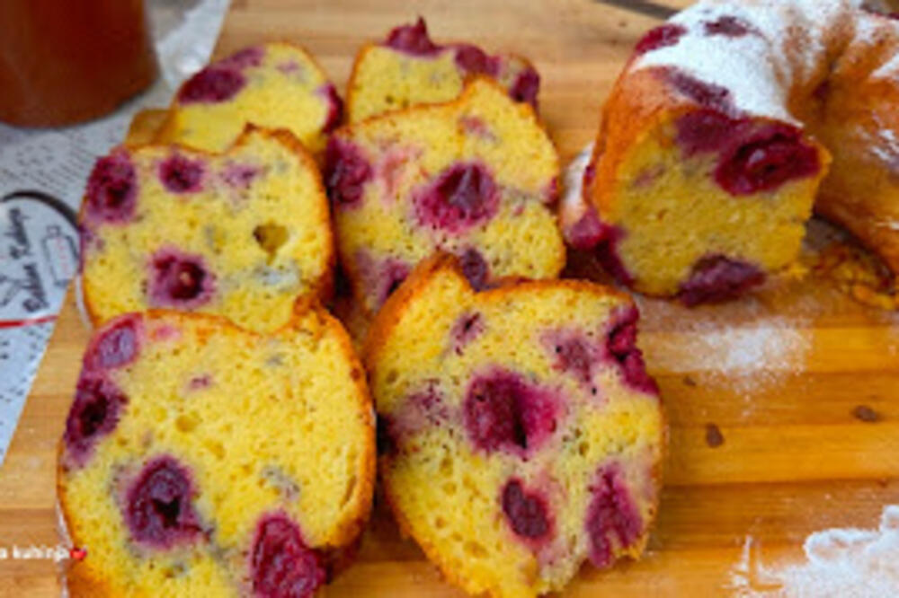 NAJSOČNIJI KUGLOF SA VIŠNJAMA: Mekan kao duša, a pravi se na čaše, baka otkrila tajnu zlata vrednu