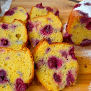 NAJSOČNIJI KUGLOF SA VIŠNJAMA: Mekan kao duša, a pravi se na čaše, baka otkrila tajnu zlata vrednu