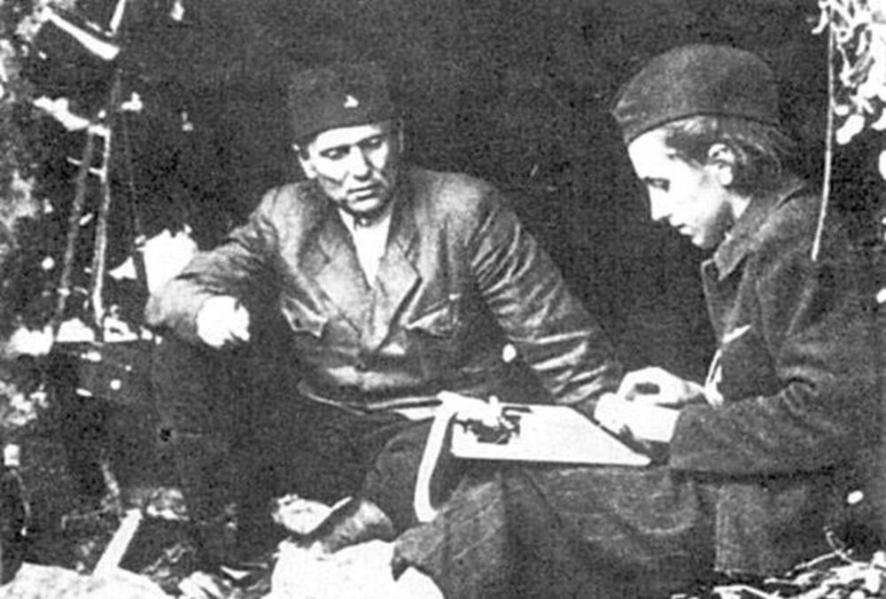 OVU LJUBAVNICU TITO JE POKOPAO U DVORIŠTU NA DEDINJU! Nije se dopala DRUGOVIMA, kad je UMRLA on hteo da je...