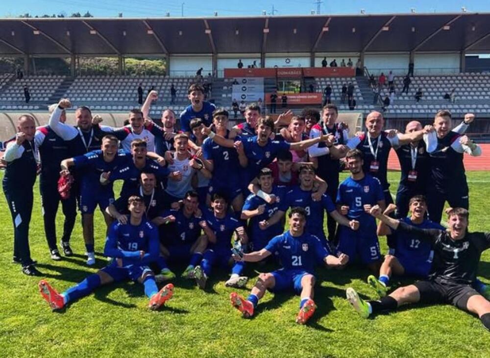 Mihajlo Cvetković dao gol Engleskoj sa POLA TERENA! (Video)