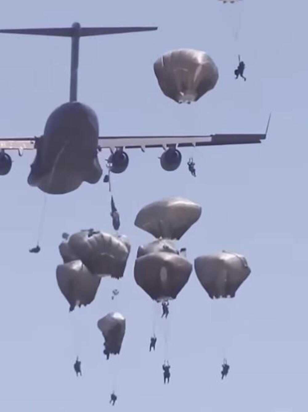 Tramp šalje elitnu jedinicu na Iran: Sa ovim padobrancima nema šale, sprema se INVAZIJA!? (VIDEO)