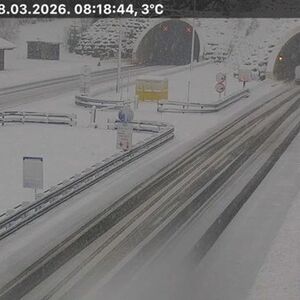 Građanima stiglo hitno obaveštenje! Počeo da pada veliki sneg, a kreće i olujni vetar, zabeleo se auto-put