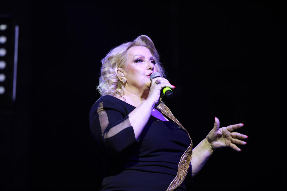 ĆERKA SNEŽANE ĐURIŠIĆ PRIZNALA DA JOJ MAJKA FALILA: Pevačica reagovala na njenu izjavu! "Što bi me pogodilo kad..."