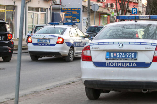 MISTERIOZNA SMRT KOD BARAJEVA: Telo muškarca (68) nađeno ispred doma za stare usred noći