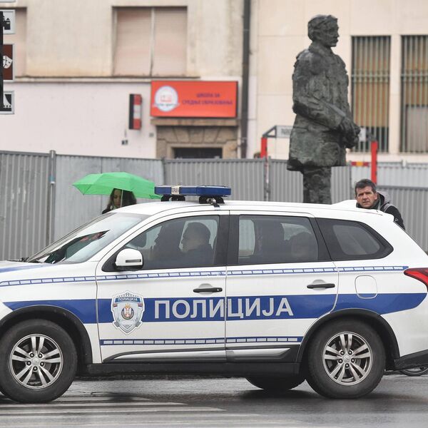 Krvav pir na Tošinom bunaru! Bez povoda mu zario nož u leđa, policija traga za rođakom napadačem!