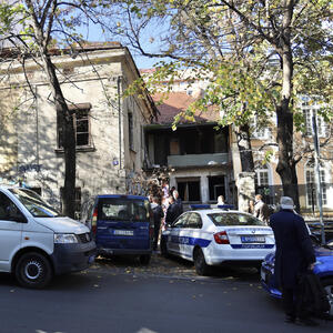 "POBIĆU VAS SVE": Pretio bivšoj ženi, policija mu upala u stan na Vračaru i pronašla veliku količinu oružja!